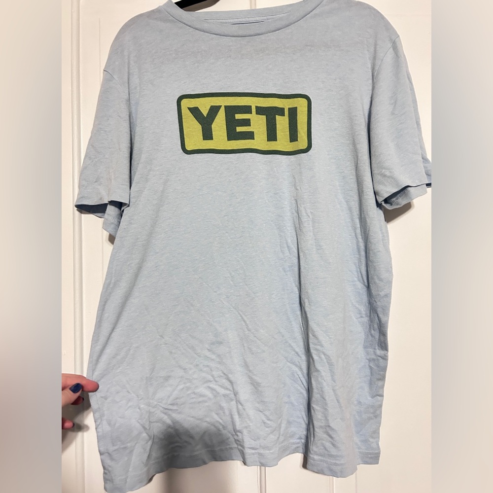 Men’s Yeti tshirt